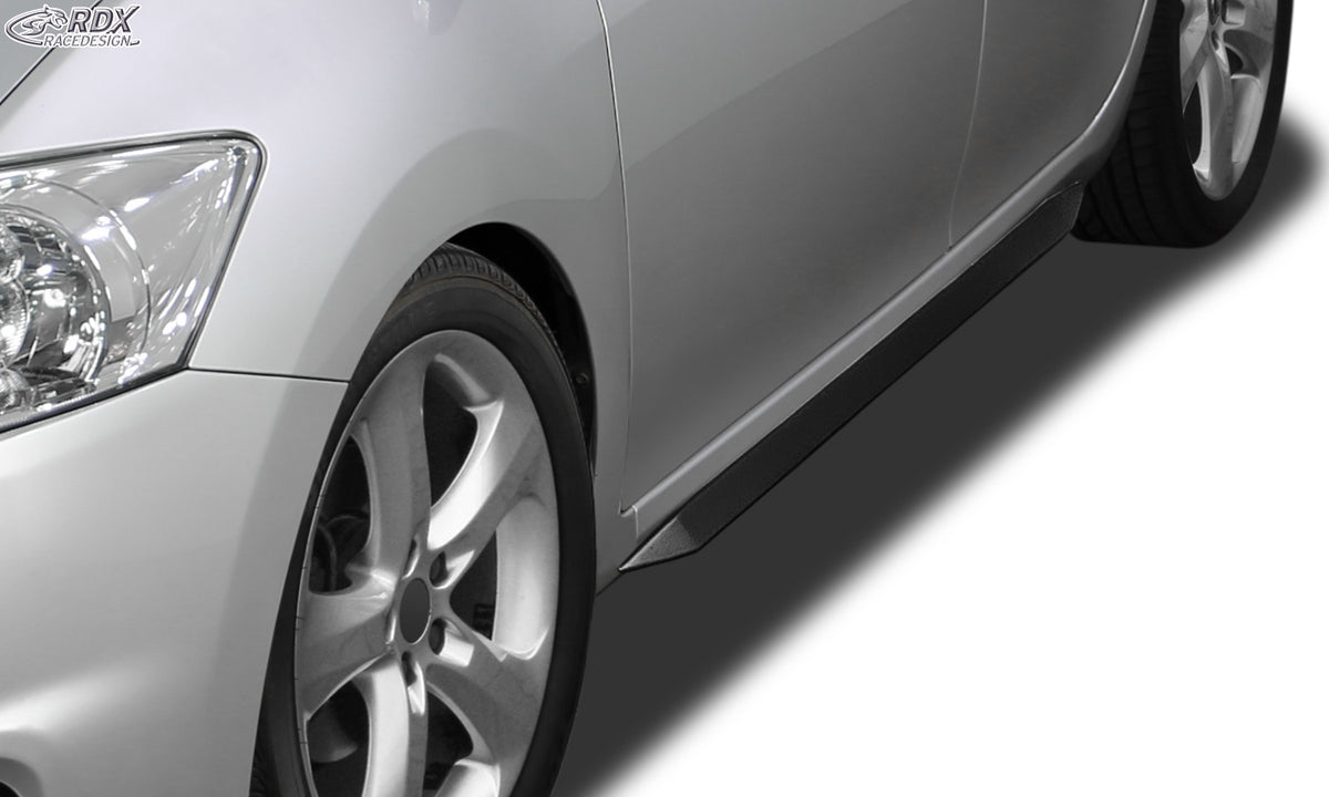 RDX Slim side skirts in gloss black for the Toyota Auris E150 (2007–2012), 3-door and 5-door – image 3 of 3